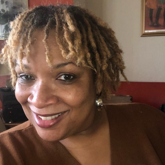 Meet your Posher, Alexis - Picture 2 of 2